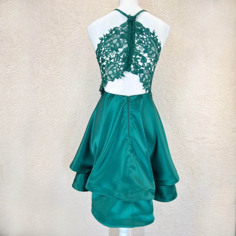 Camille La Vie Prom Dress 6 Emerald Green Sequin Hearts V-Neckline Ruffled Hem - Picture 3 of 10